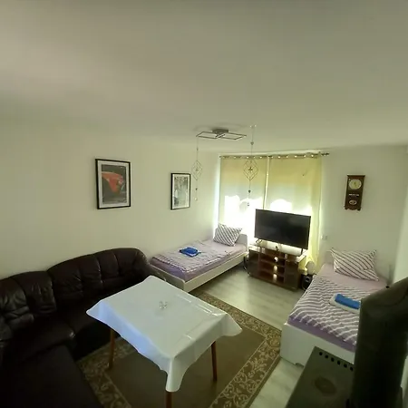 Monteur- Für 5 Pers Gartenhaus Apartment *