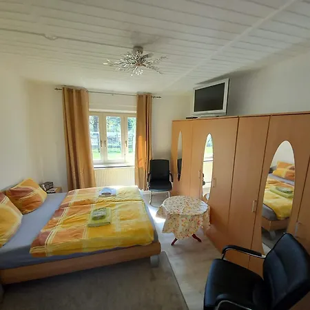 Monteur- Für 5 Pers Gartenhaus Apartment Markisch Buchholz