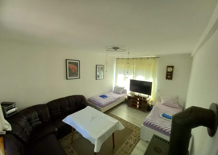 Monteur- Fuer 5 Pers Gartenhaus شقة *